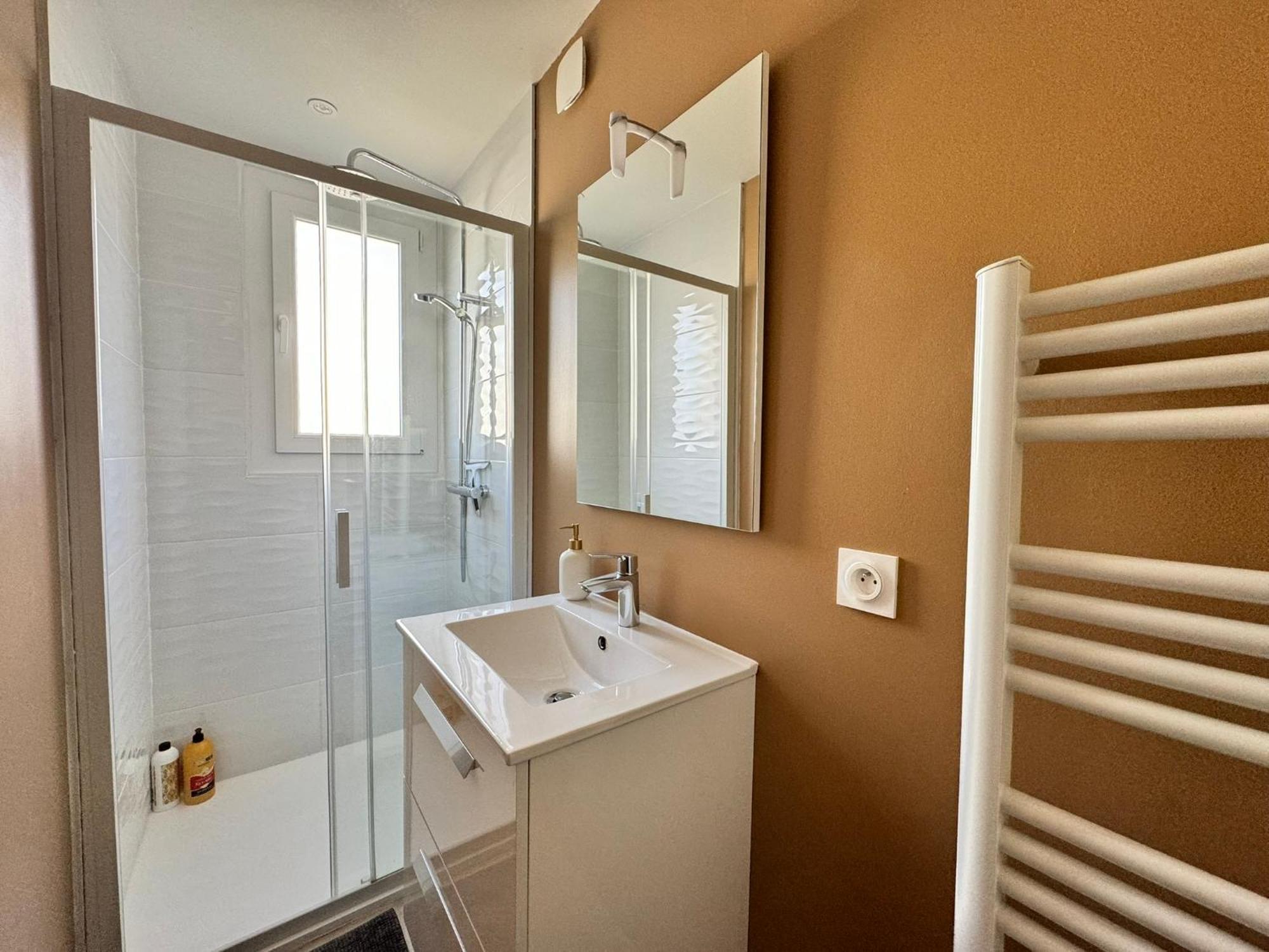 Le 122 - Parking Apartman Rodez Kültér fotó