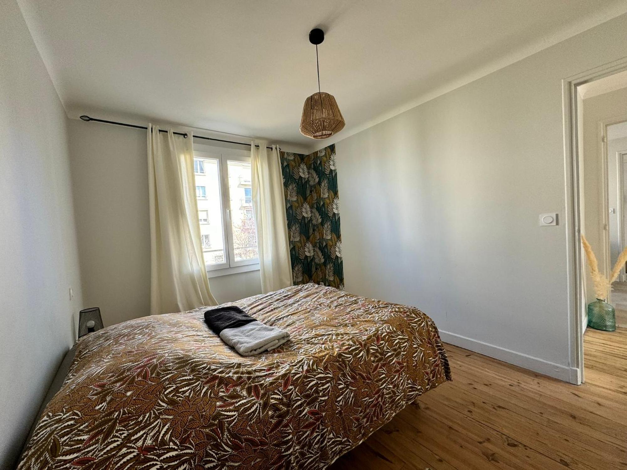 Le 122 - Parking Apartman Rodez Kültér fotó