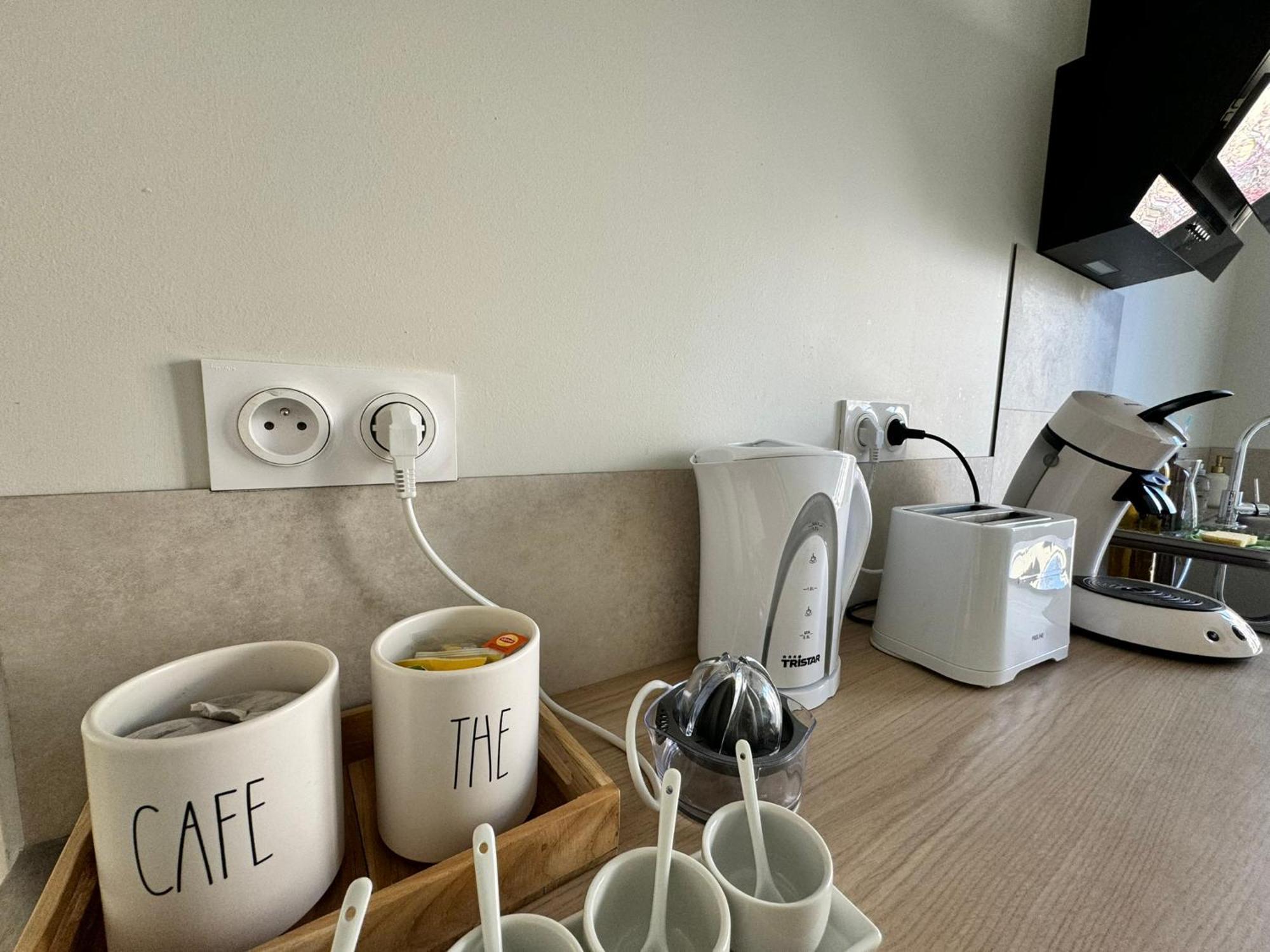 Le 122 - Parking Apartman Rodez Kültér fotó