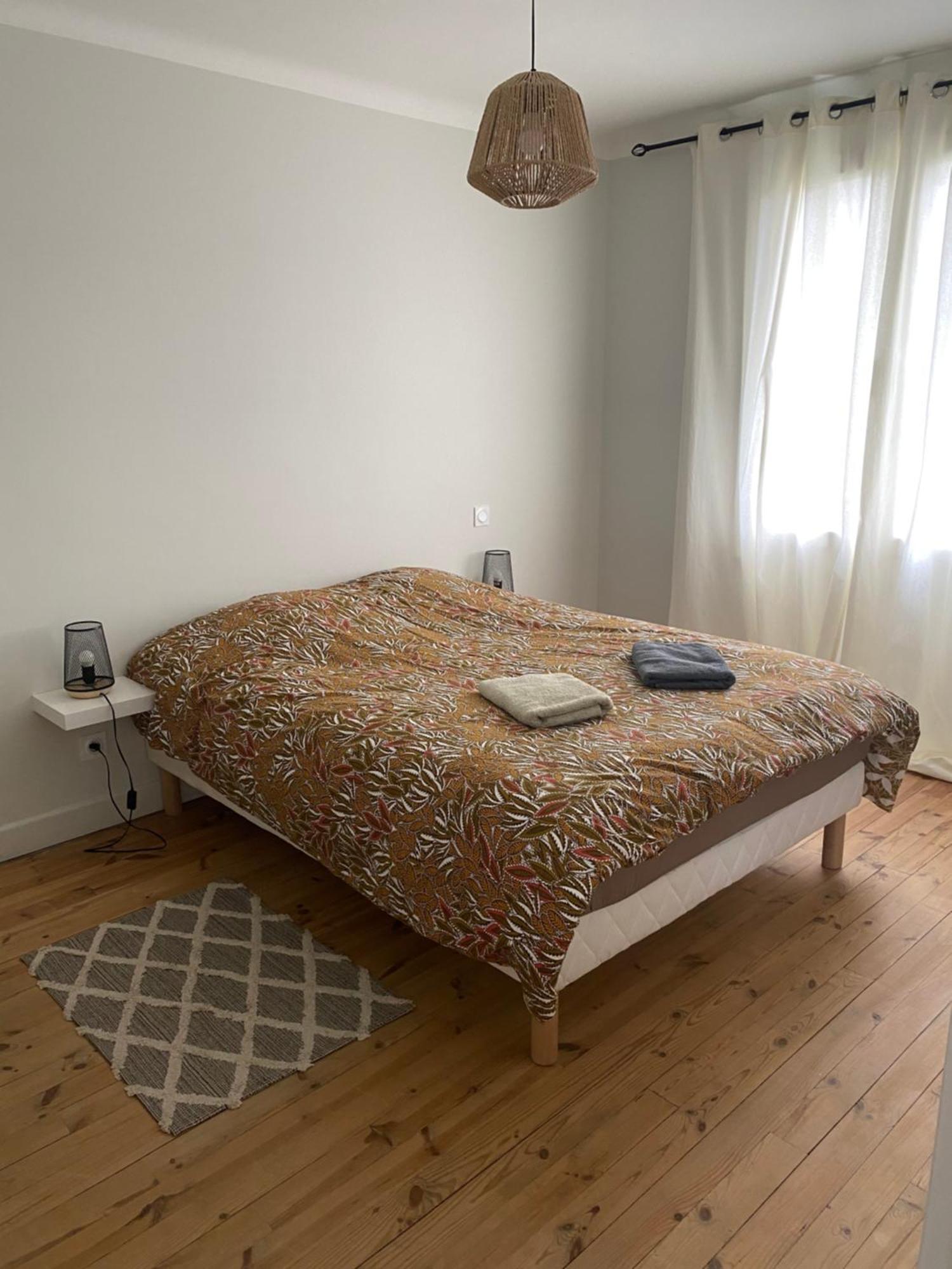 Le 122 - Parking Apartman Rodez Kültér fotó